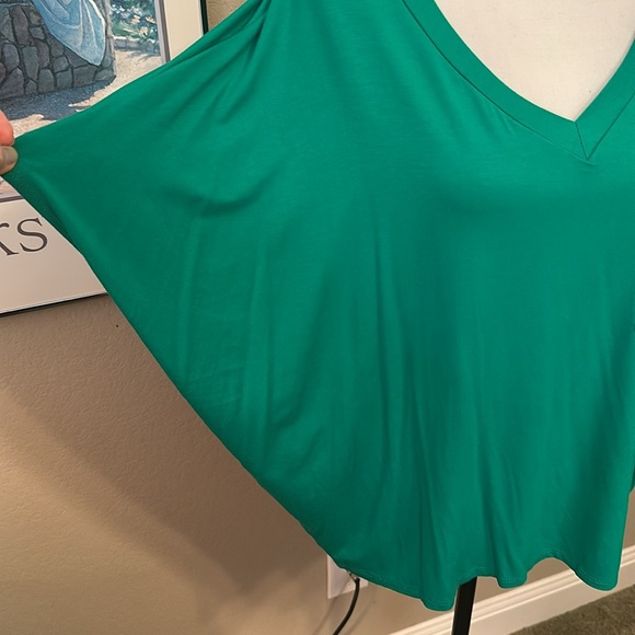 Over sized pocket Tee NWT Green - Picture 2 of 3